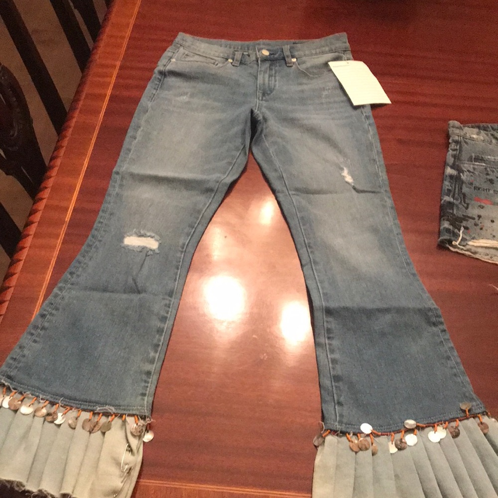 Beautiful jeans. Never worn not even once.